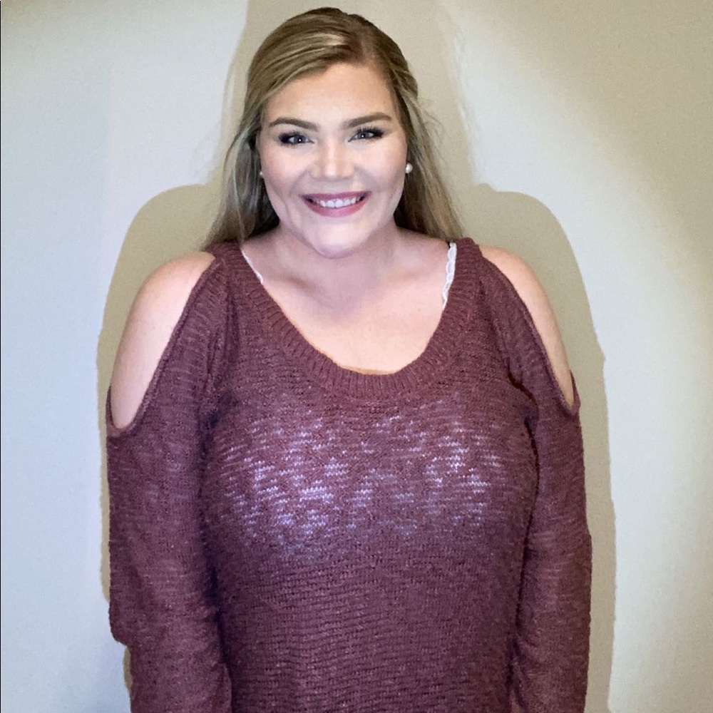 Maroon/Burnt orange Cold Shoulder Knit sweater!